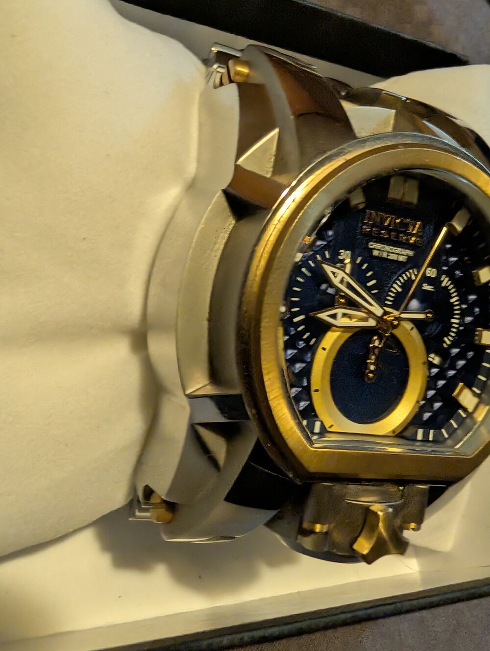 TWO INVICTA BOLT ZEUS MAGNUM WATCHES FOR SALE. - Picture 6 of 10